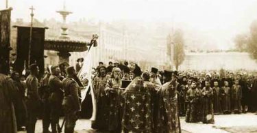 Slavnostní přísaha a svěcení praporu České družiny na Sofijském náměstí v Kyjevě, 28. září 1914
